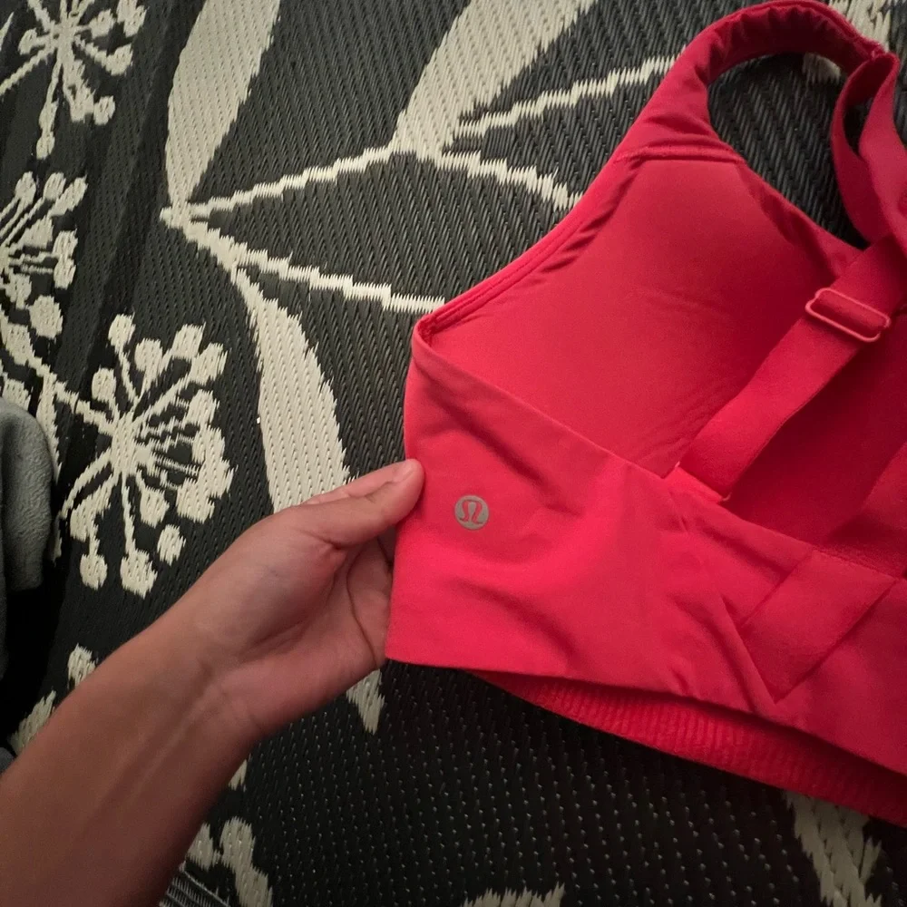 Lululemon Enlite Weave-Back Bra
High Support size 38D - Picture 5 of 6